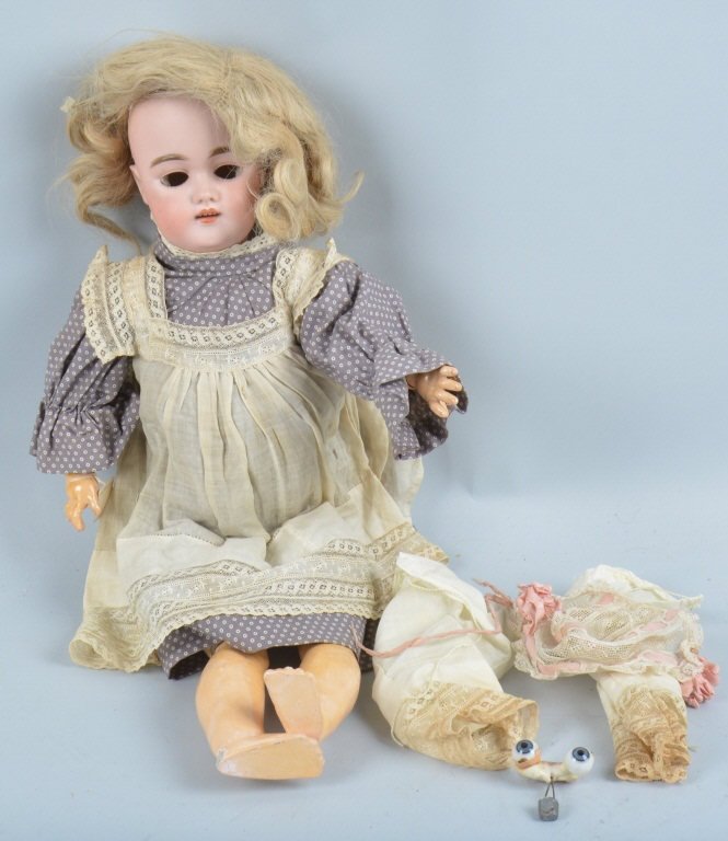 KESTNER 168 PORCELAN DOLL (1 of 4)