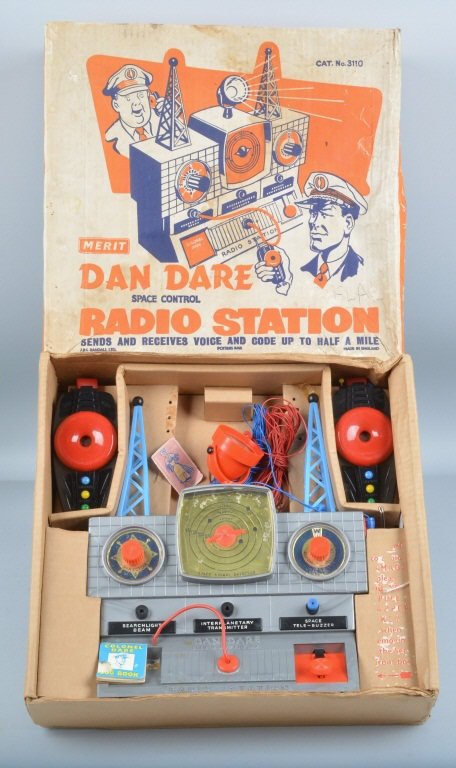 DAN DARE SPACE CONTROL RADIO STATION w/BOX (1 of 3)