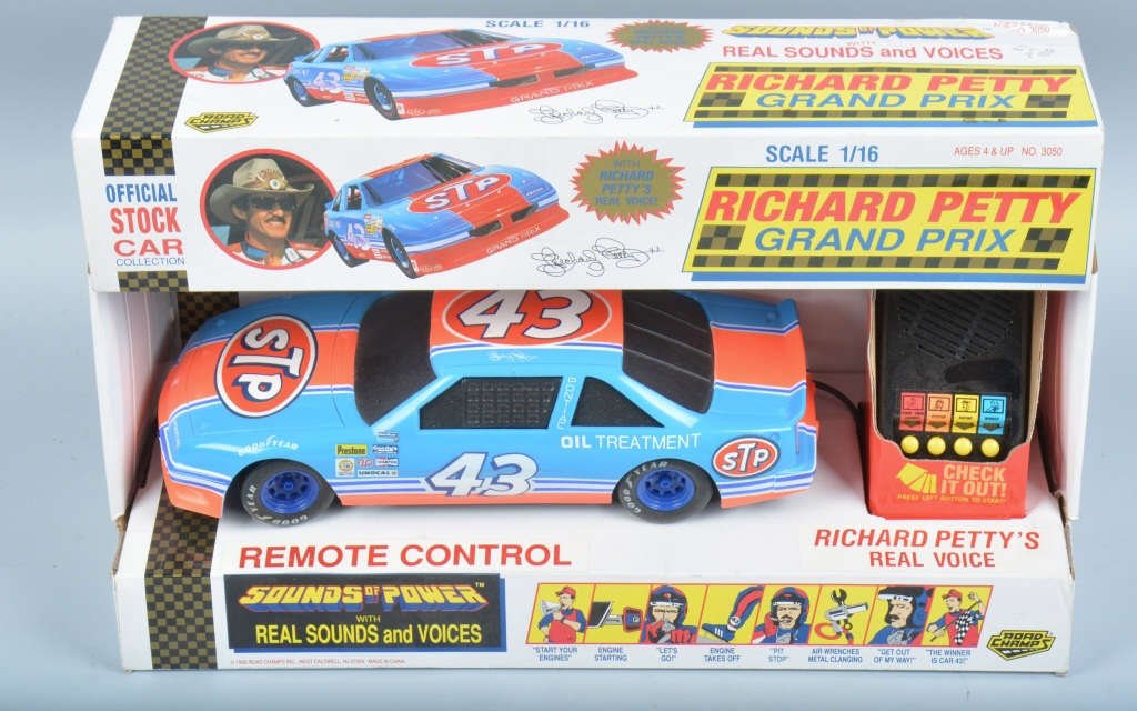 ROAD CHAMPS RICHARD PETTY REMOTE CONTOL CAR (1 of 3)
