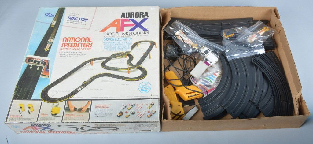 AURORA AFX NATIONAL SPEEDSTERS SLOT CAR SET (1 of 5)