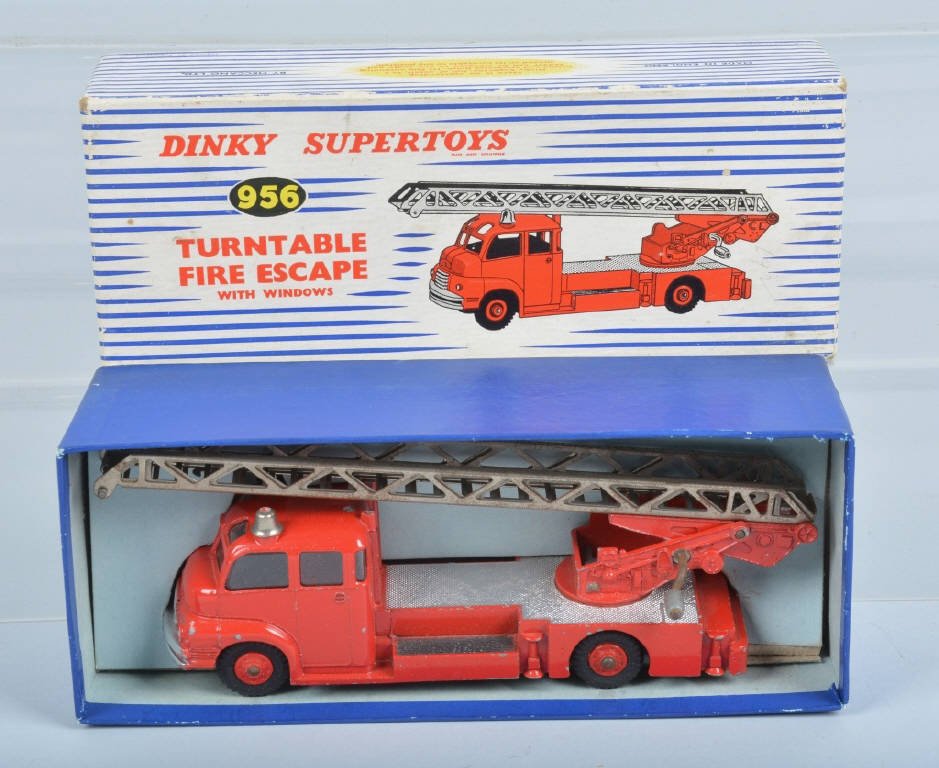 DINKY TURNABLE FIRE ESCAPE TRUCK, BOXED (1 of 4)