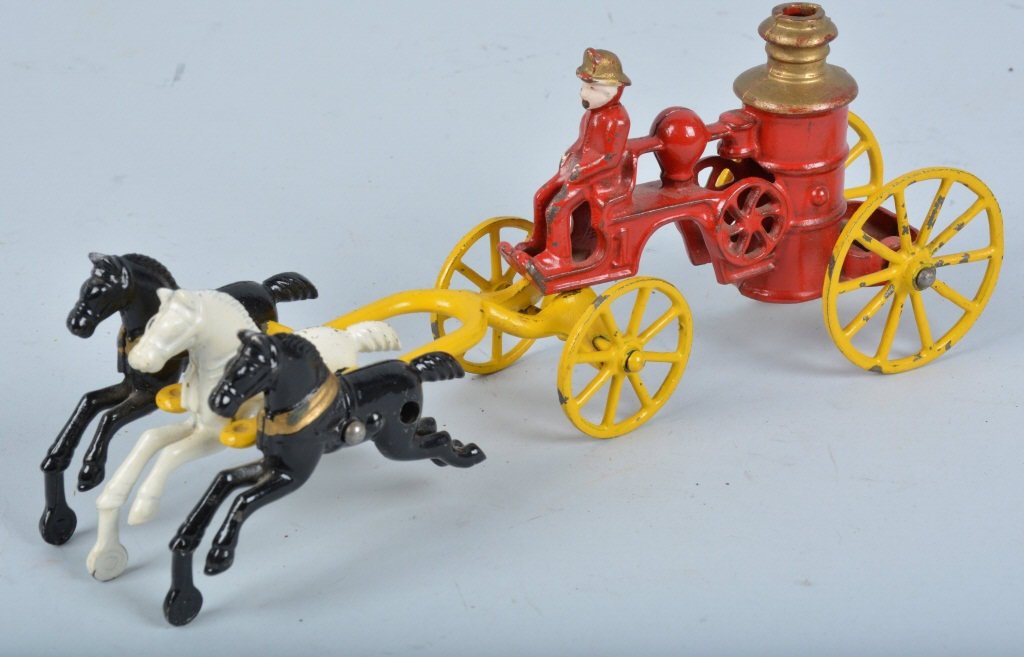 KENTON Cast Iron HORSE DRAWN FIRE PUMPER (1 of 2)