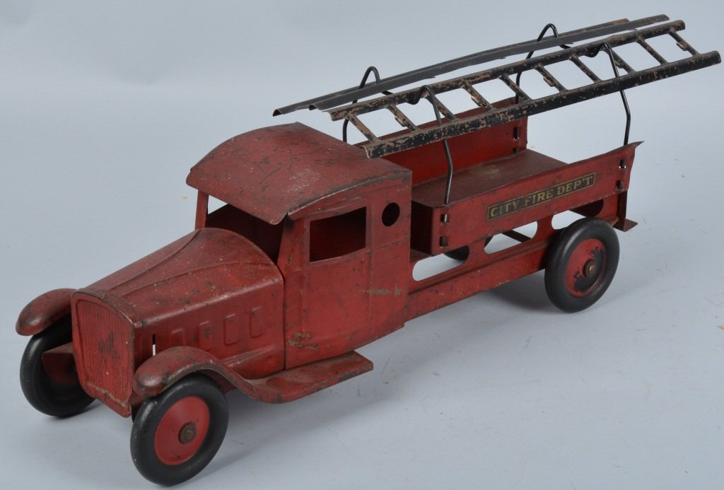 STEELCRAFT Pressed Steel CITY FIRE DEPT TRUCK (1 of 5)