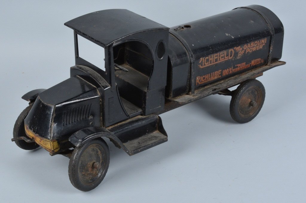 AMERICAN NATIONAL Press Steel RICHFIELD OIL TRUCK (1 of 4)