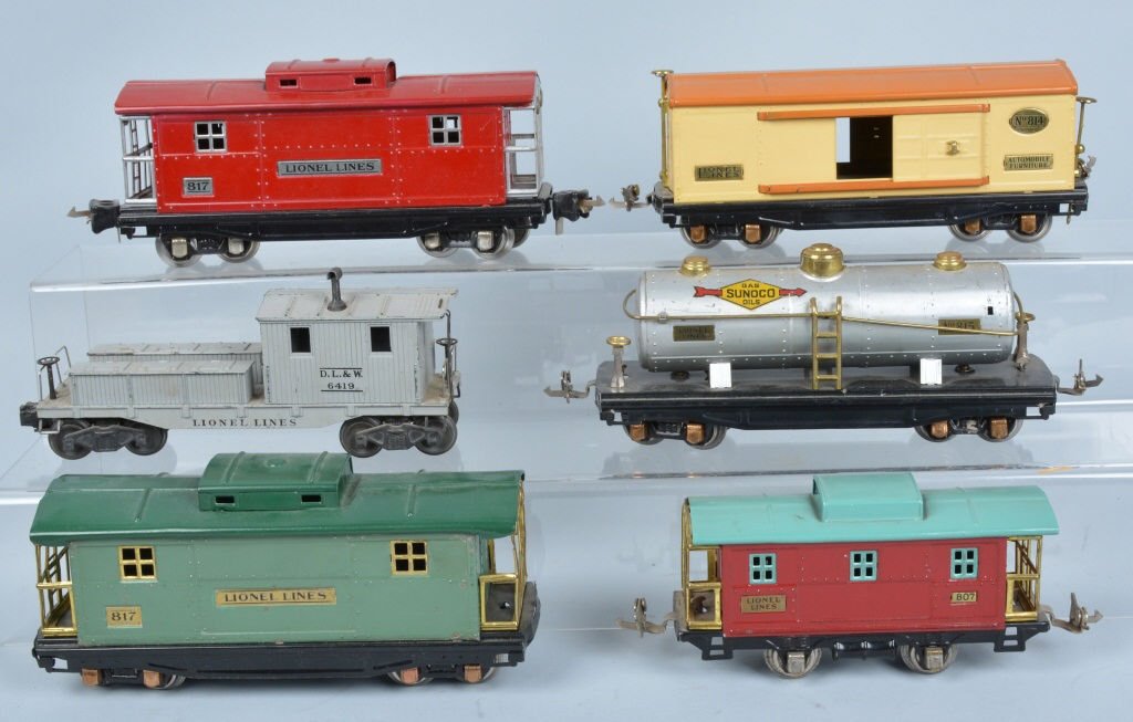 Lot of 6 LIONEL TRAIN CARS (1 of 2)