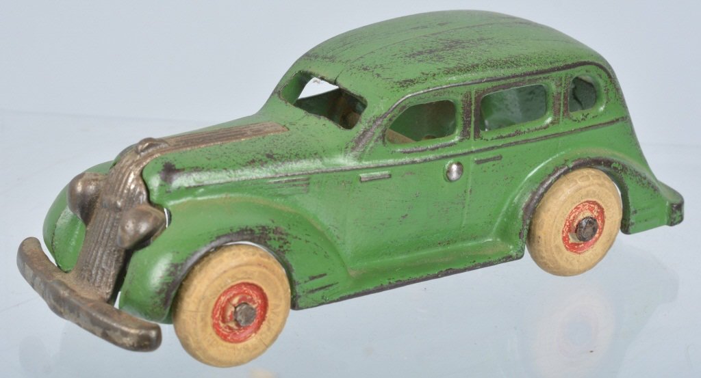 ARCADE 1930'S CAST IRON NICKEL GRILL PONTIAC (1 of 3)