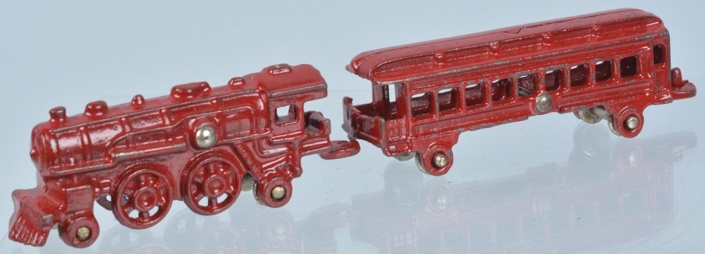KILGORE Cast Iron TRAIN ENGINE & PULLMAN CAR (1 of 3)