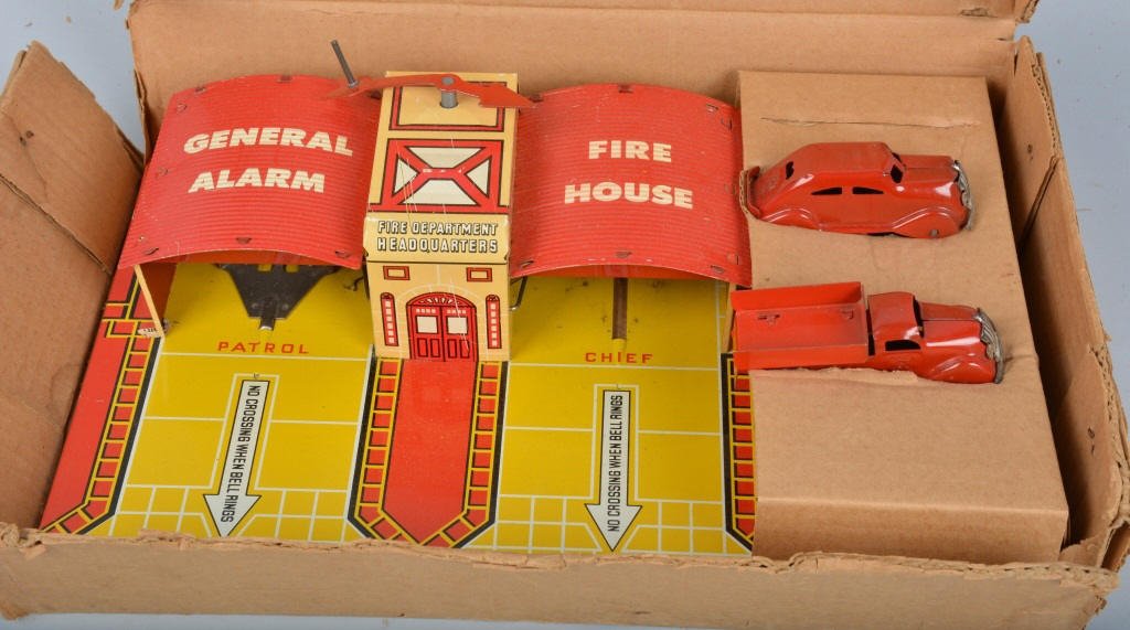 MARX GENERAL ALARM FIRE HOUSE w/ BOX (1 of 5)
