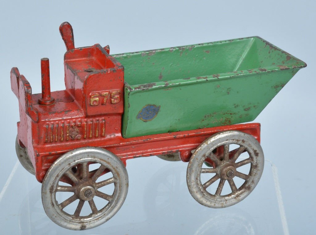 ARCADE Cast Iron FLAT FRONT DUMP TRUCK (1 of 6)