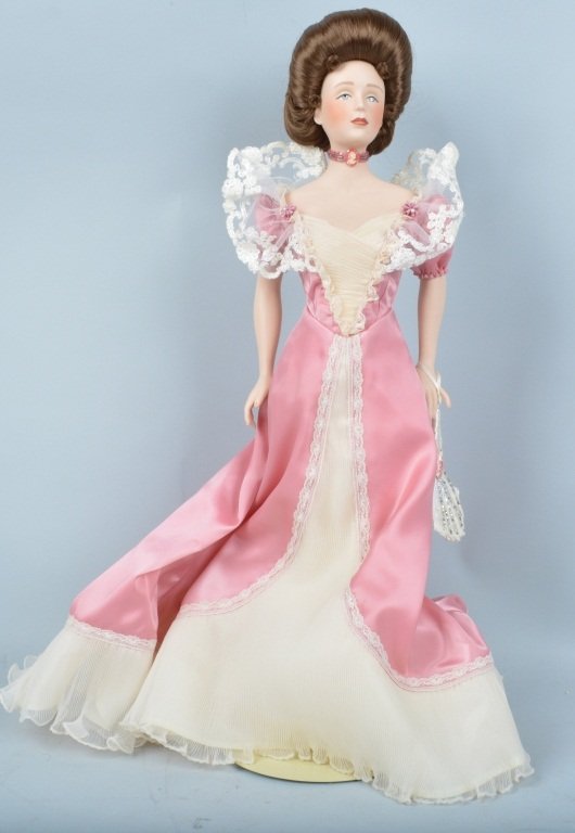 FRANKLIN MINT PORCELAIN GIBSON GIRL: 21" great detail, and clothing. Excellent