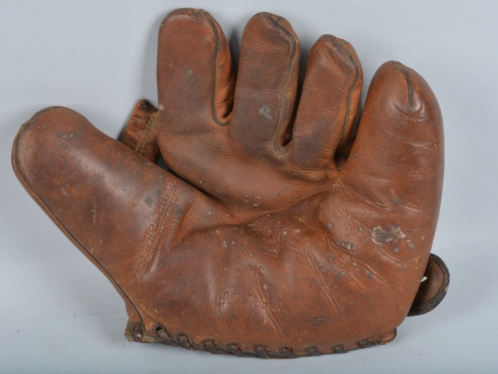 Early GOLDSMITH DIXIE WALKER BASEBALL GLOVE: Excellent original early baseball glove. 11" Excellent