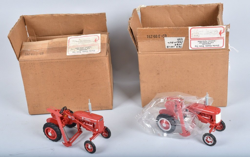 2- FLORIDA CLASSIC FARMALL TRACTORS MIB (1 of 3)