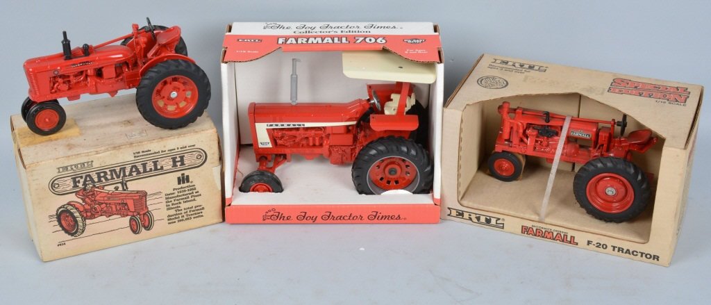 3- ERTL FARMALL TRACTORS MIB (1 of 2)