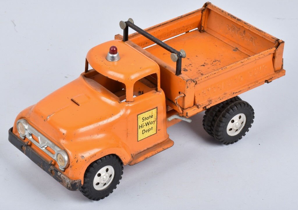 TONKA STATE HI-WAY HYDRAULIC DUMP: Nice original Tonka with good paint and decals. Has play wear. 13"