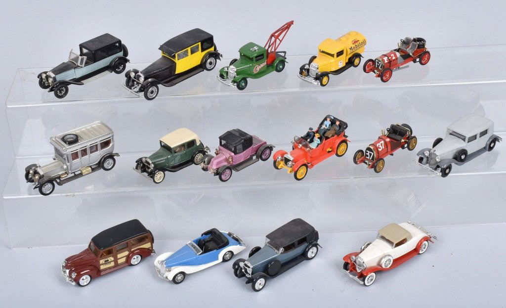15- CORGI, SOLIDO, & OTHER ANTIQUE CARS (1 of 4)