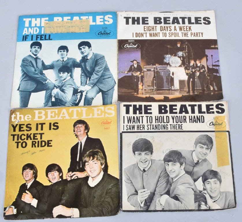LOT OF 11 VINTAGE BEATLES 45 RECORDS+ SLEEVES 60'S (1 of 3)