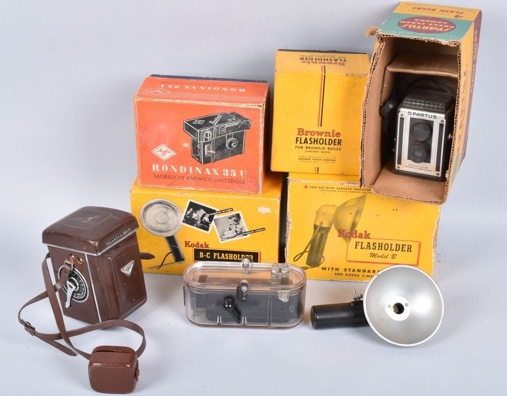 Lot of VINTAGE CAMERAS & ACCESSORIES (1 of 5)