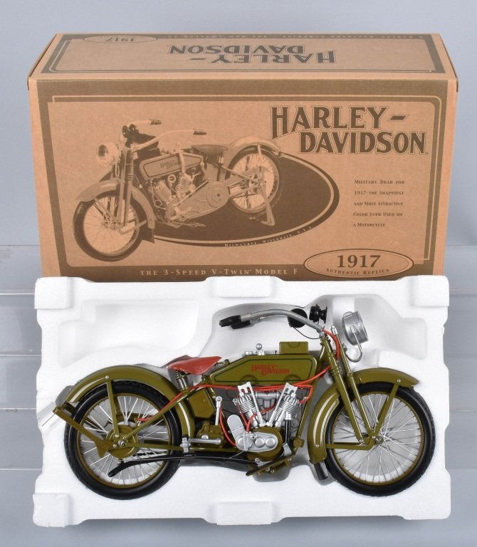 LE 1917 HARLEY DAVIDSON 1:6 REPLICA MOTORCYCLE: Limited Edition 1:6 Scale 1917 Harley Davidson Motorcycle. Comes with certificate and box. Near Mint
