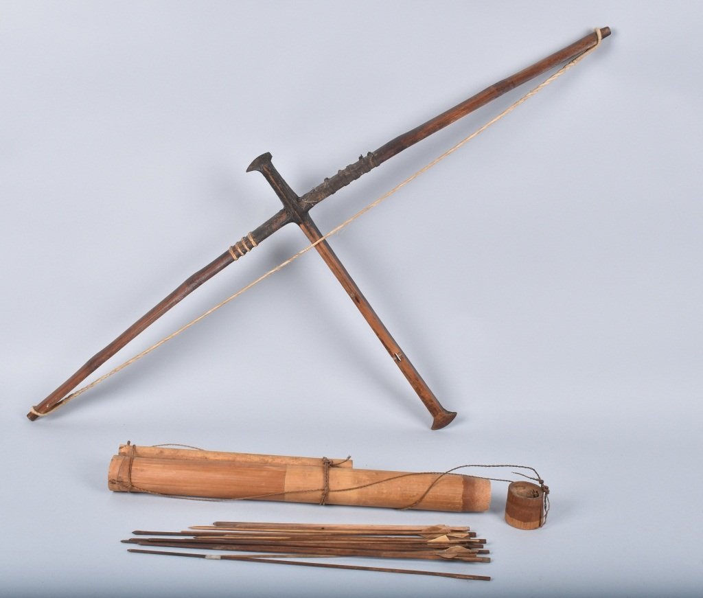 CROSSBOW, ARROWS AND QUIVER, VINTAGE: Crossbow measures about 44" by 21". includes wood quiver and 13 arrows. Very Good