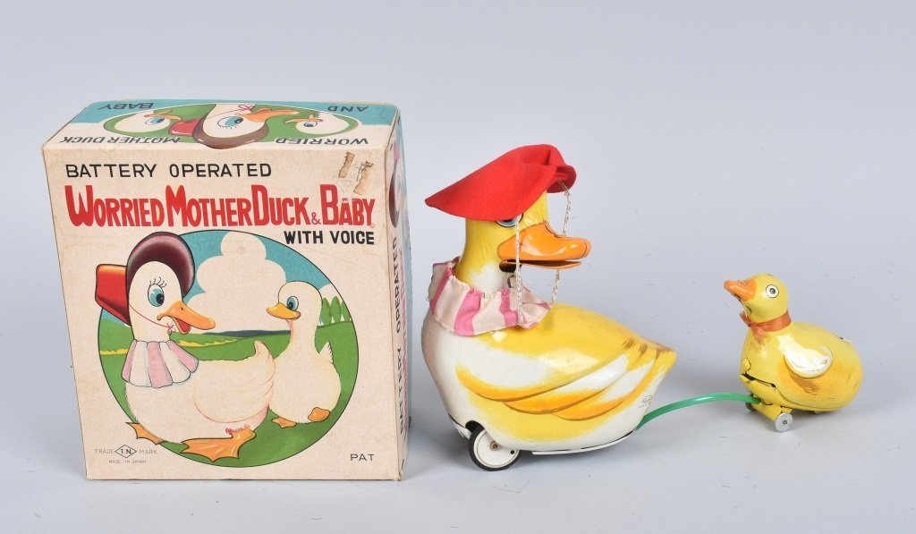Worried Mother Duck and Baby Battery Toy (1 of 6)