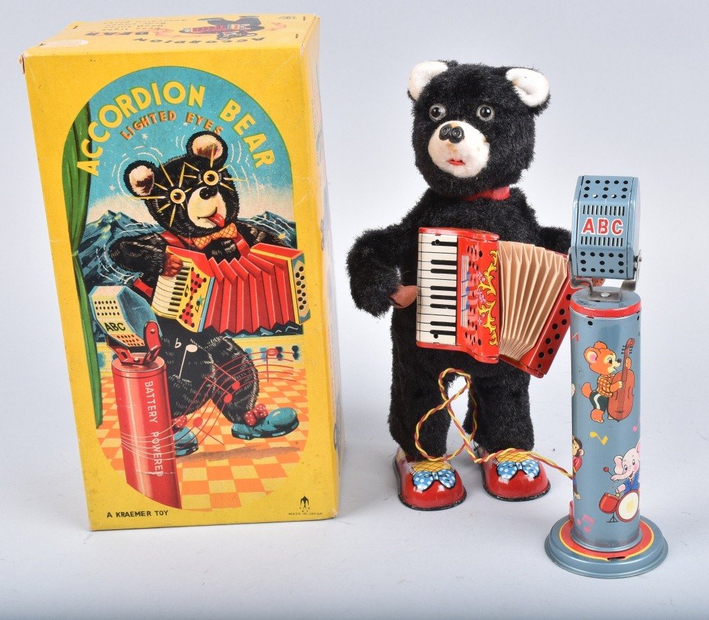 JAPAN Battery Op ACCORDIAN BEAR w/ BOX (1 of 8)