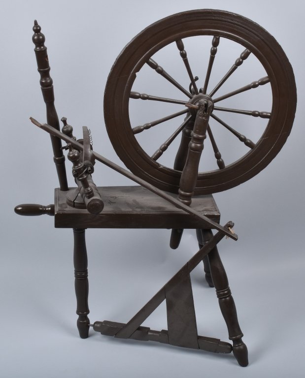 ANTIQUE SPINNING WHEEL (1 of 2)