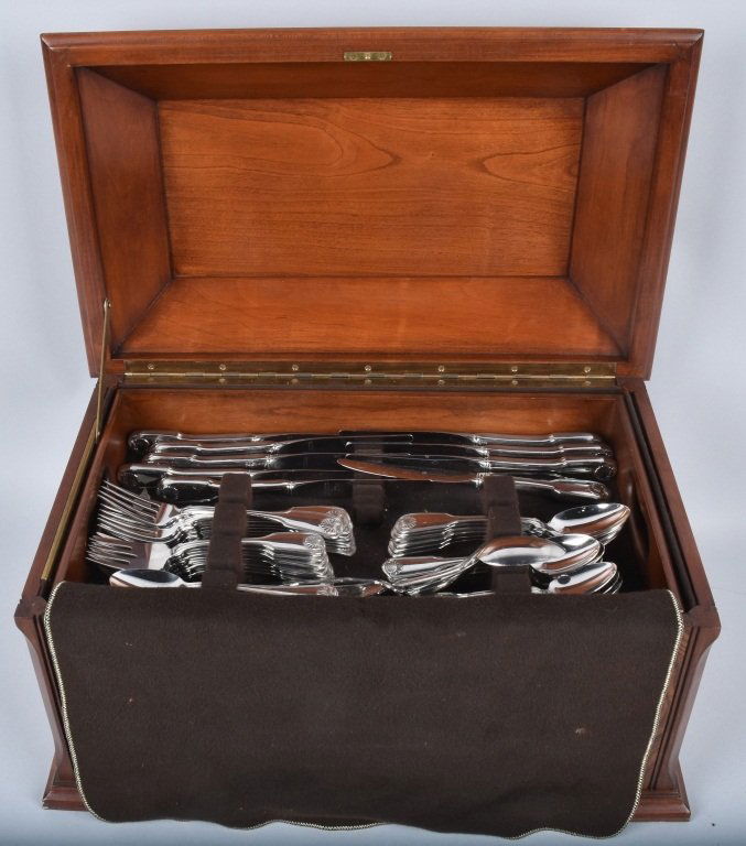 REED and BARTON SILVERWARE SET IN BOX (1 of 7)