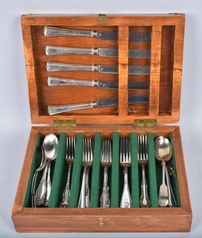 WOODEN BOX OF QUALITY SILVERWARE (1 of 4)