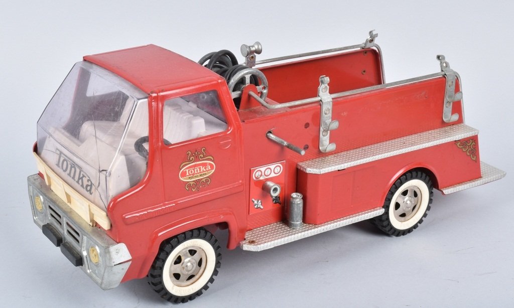 TONKA Pressed Steel FIRE TRUCK: Nice all original truck. Missing ladders. 15" Excellent