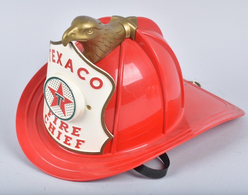 TEXACO FIRE CHIEF HELMET: All original and complete with no breaks. 14" Excellent