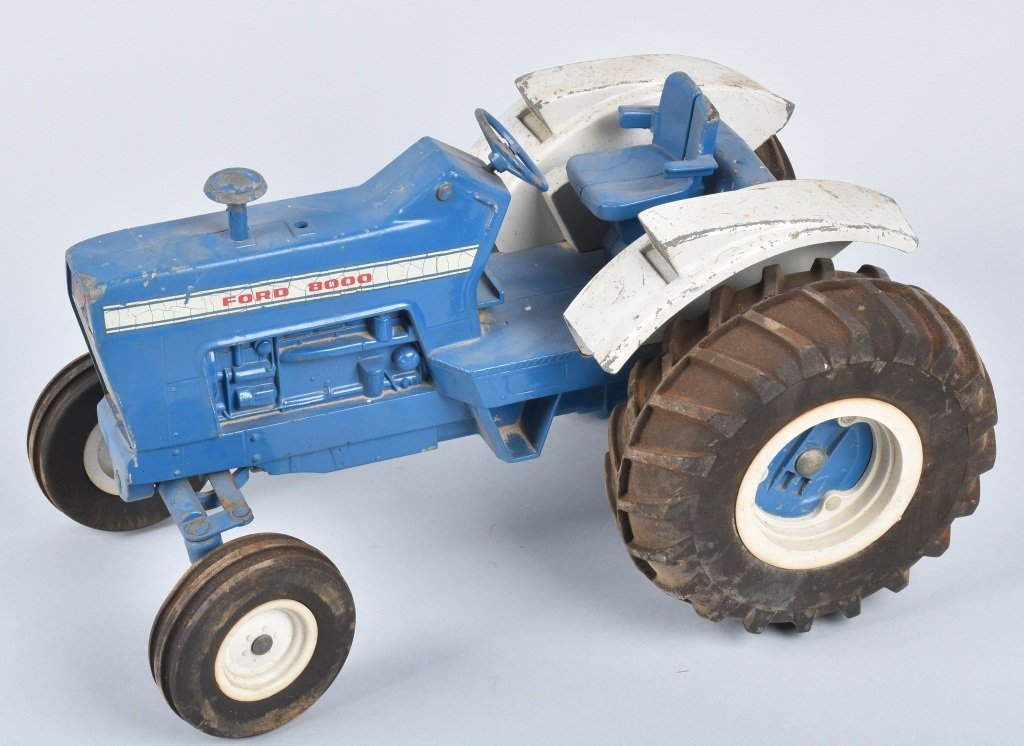 12" DIECAST FORD 8000 TRACTOR (1 of 3)
