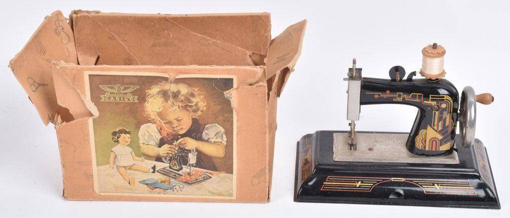 CASIGE CHILDS SEWING MACHINE w/BOX (1 of 3)