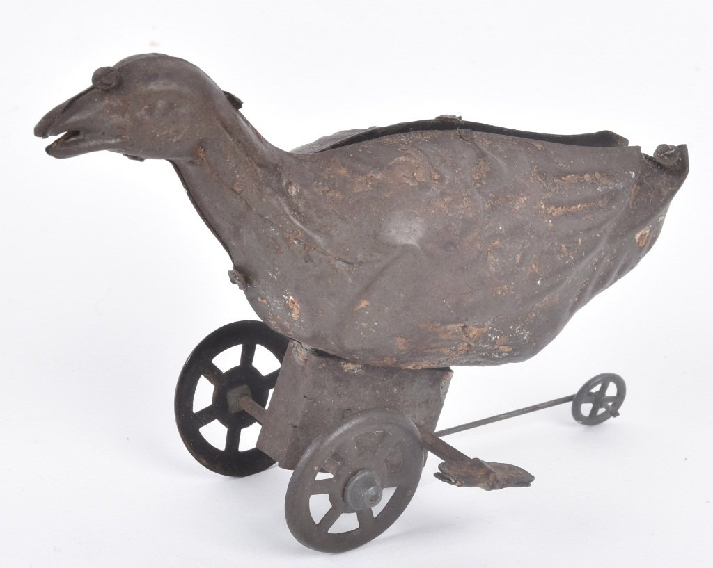 Early Tin Handpainted Windup DUCK (1 of 3)