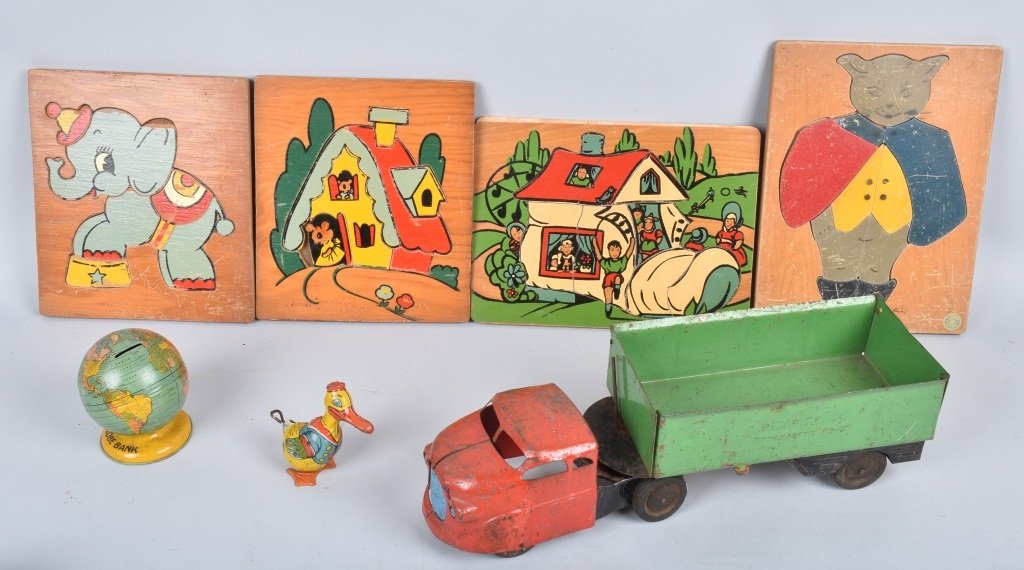 BOX LOT OF OLD TOYS, CHEIN, WYANDOTTE and MORE (1 of 4)