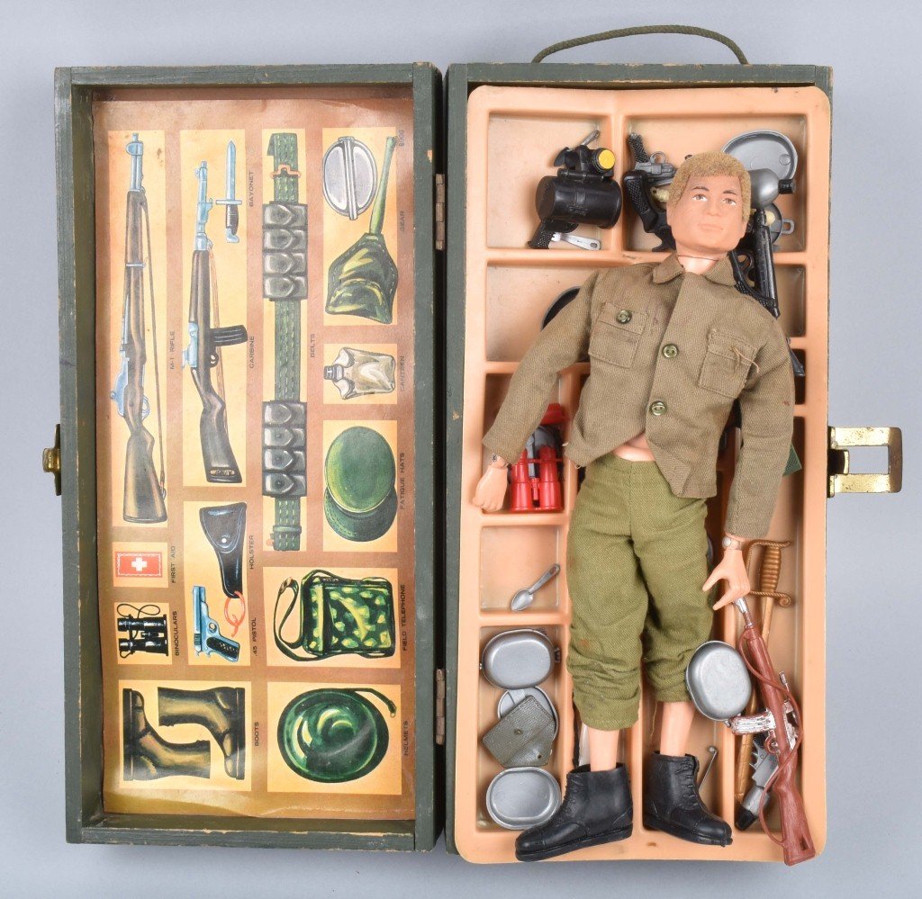 HASBRO GI JOE FOOTLOCKER w/ FIGURE & ACCESORIES (1 of 8)