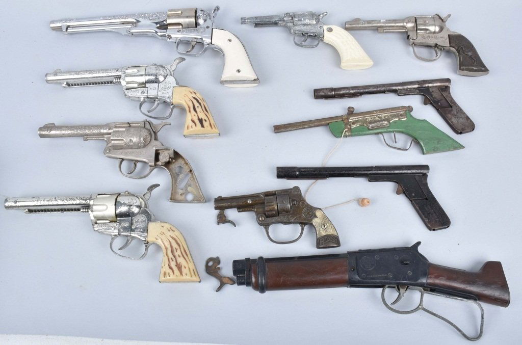 Lot of VINTAGE CAP GUNS (1 of 4)
