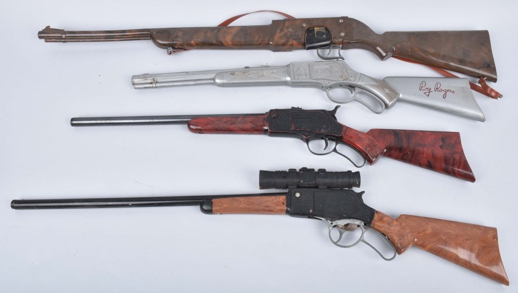 LOT OF PLASTIC TOY RIFLES (1 of 5)