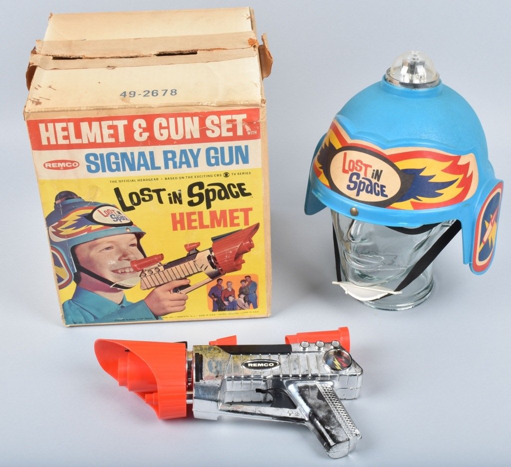 REMCO LOST IN SPACE HELMET & RAY GUN w/ BOX: All original set. Made by Remco in 1966. With original box. Excellent
