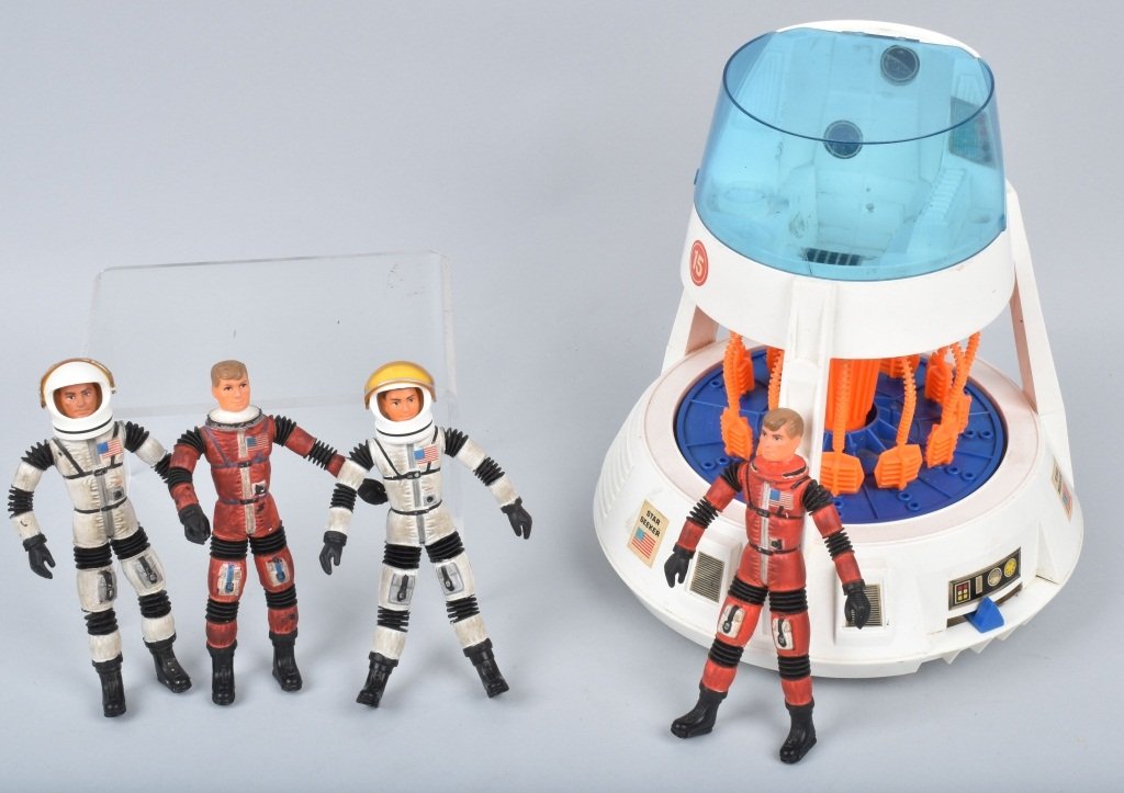 MATT MASON SPACE CAPSULE & 4 ACTION FIGURES (1 of 5)