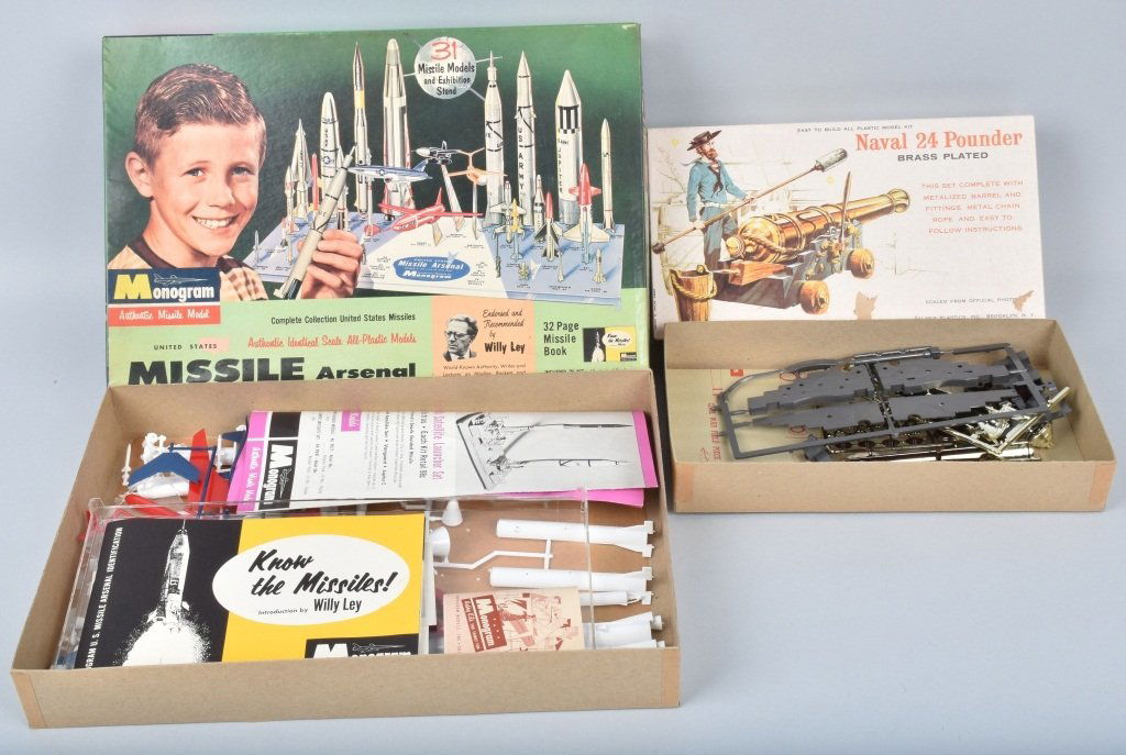 2  VINTAGE MODEL KITS (1 of 6)