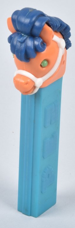 VINTAGE PEZ PONG GO ROUND NO FEET: Nice vintage Pez with no feet. No cracks or breaks. Excellent