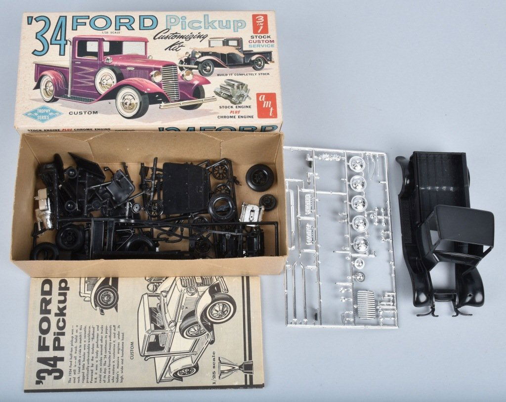 AMT 1934 FORD PICKUP 3in1 CUSTOMIZING MODEL KIT (1 of 5)