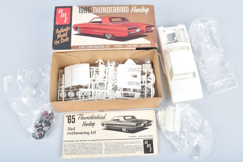 AMT 65 FORF THUNDERBIRD HARDTOP 3-1 MODEL KIT: Excellent kit that was never assembled. Looks complete. With Box. Excellent