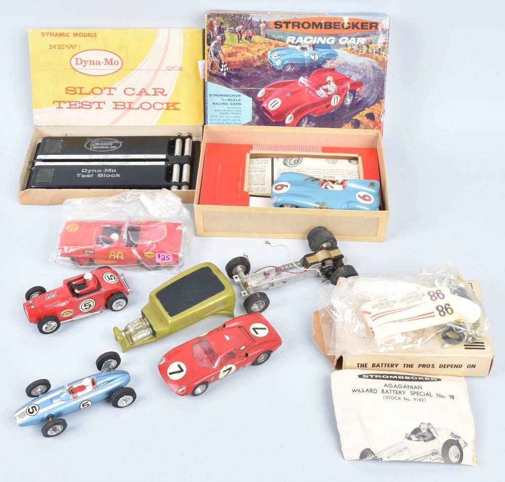 VINTAGE LARGE SLOT CARS LOT OF 5  & ACCES (1 of 6)