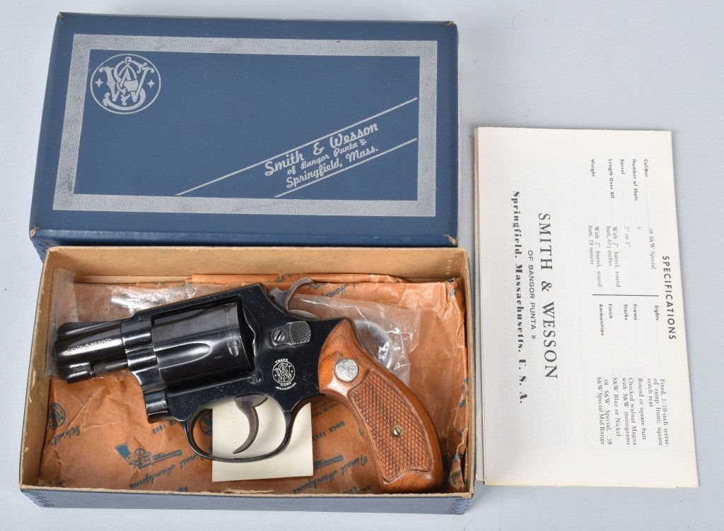SMITH & WESSON M36, .38 REVOLVER, BOXED: SN 661701,beautiful blued gun with 2" barrel in the original box with paper work and accessories, Near Mint *