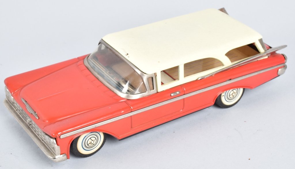 JAPAN Tin Friction 1959 BUICK STATION WAGON (1 of 7)