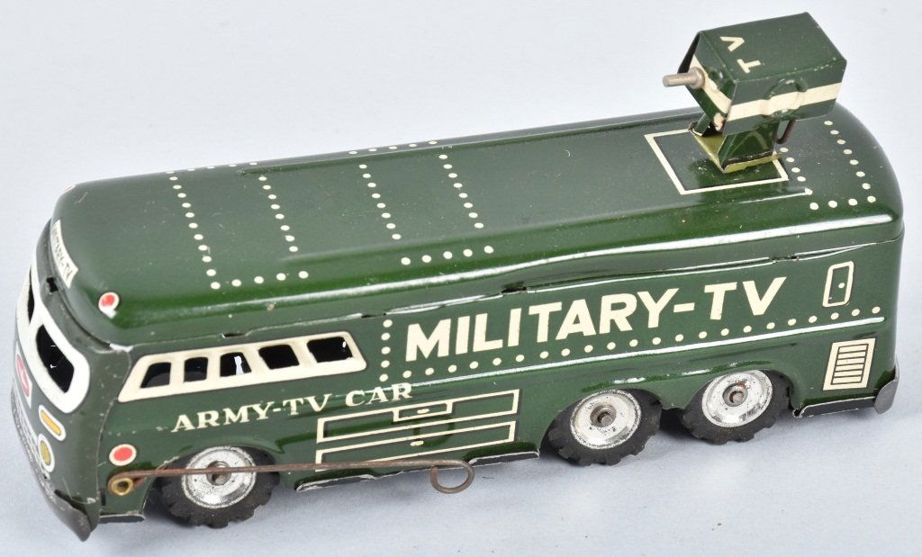 JAPAN Tin Friction ARMY TV CAR (1 of 4)