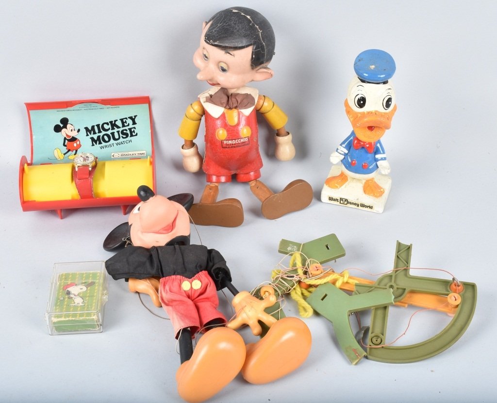 LOT OF DISNEY TOYS (1 of 8)