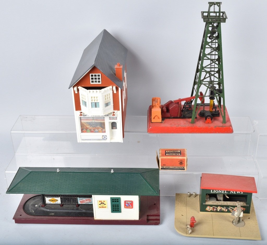 LIONEL # 356 FREIGHT STATION # 455 OIL DERRICK (1 of 5)