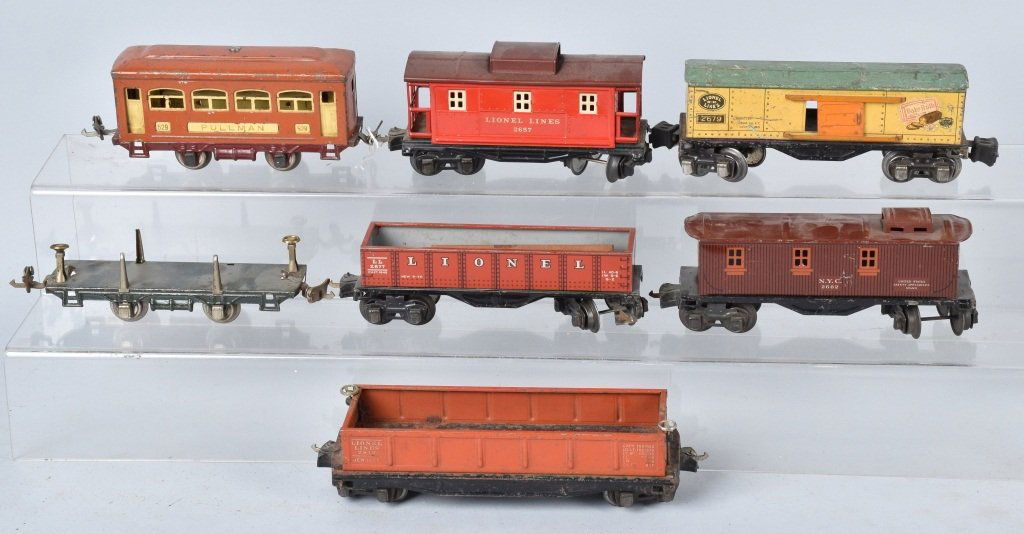 7- Prewar LIONEL TRAIN CARS (1 of 3)